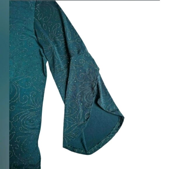 Amana Plus Deep Green Flowy Half Flutter Bell Sleeve Top W/ Gold Stud Design 2X - Picture 5 of 14